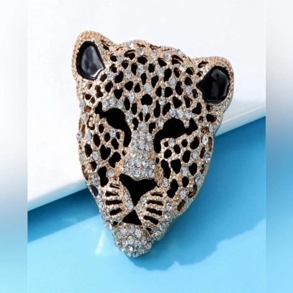 ✨Gold and Black Crystal Leopard Head Brooch - Women Jewelry